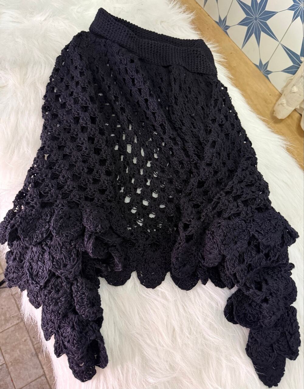 Vintage Crochet Asymmetrical Poncho Capelet Scalloped Open Knit Wrap Cowl Neck